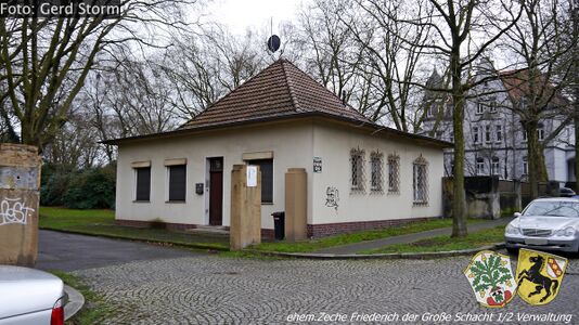 Einfahrt zum Verwaltungsgebäude Friedrich der Große [1]