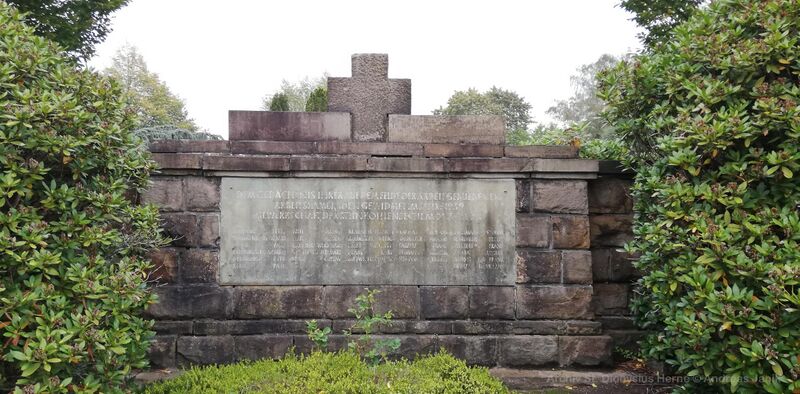 Datei:Friedhof Börnig Sodingen-Janik-Dionysius-02.jpg