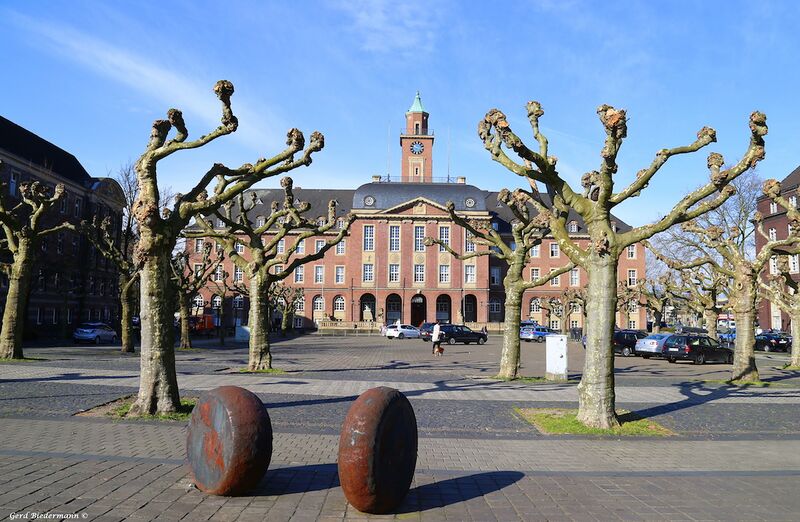 Datei:Friedrich-Ebert-Platz ß Gerd Biedermann 2016.jpeg