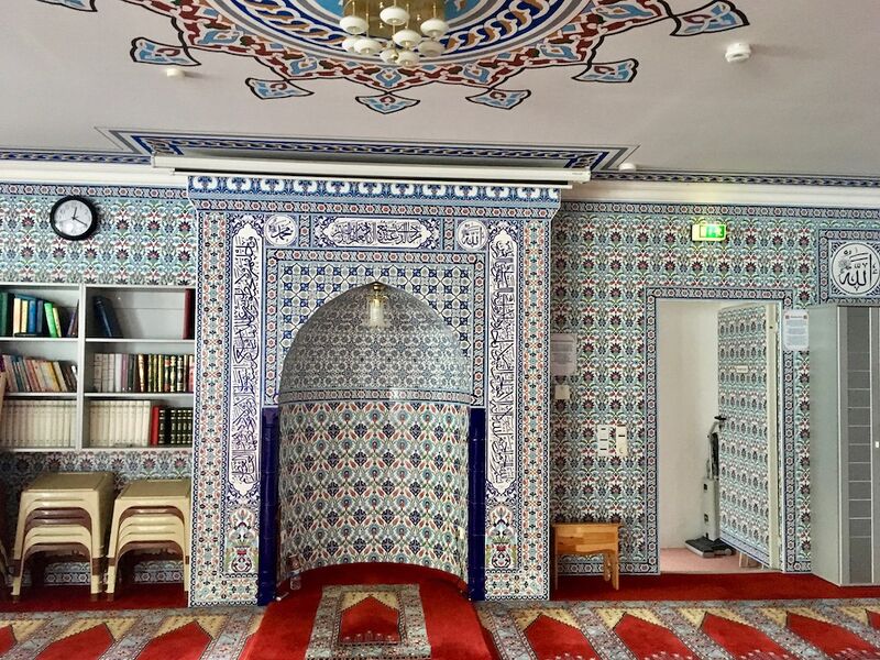 Datei:Gebetsnische Herne Merkez Camii 20171003.jpg