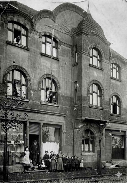 Datei:Gerther-Straße-30-1920 Barnabas Stephan.jpg