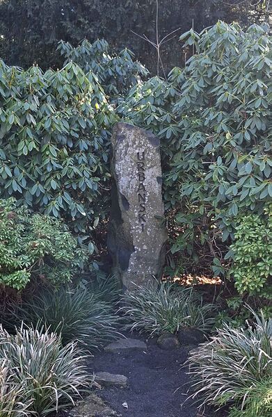 Datei:Grabanlage-Urbanski-Waldfriedhof Janik 2026-03-02.jpg