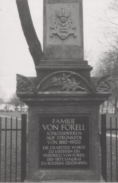 Datei:Grabdenkmal Familie von Forell.jpg