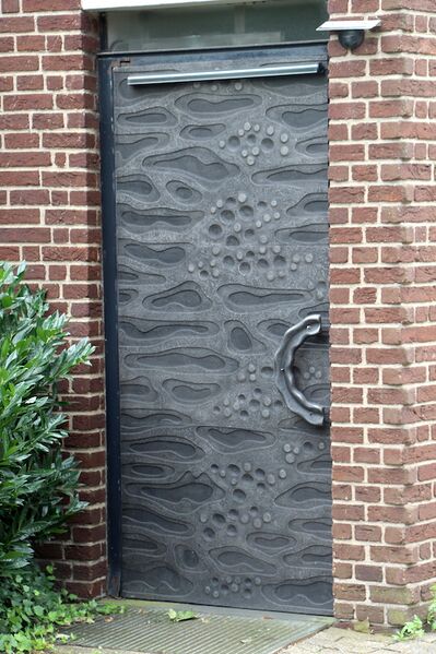 Datei:Heilig Geist Kirche Tür Nebeneingang 9957 Thorsten Schmidt 20170723.jpg