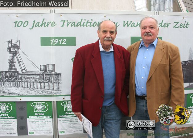 Zusammen mit seinem Freund und ehemaligen SVS-Kicker Hartmut "Kloddy" Noculak beim "100-Jährigen" in der Akademie Mont-Cenis.