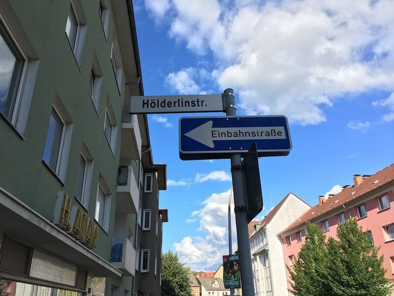 Datei:Hoelderlinstr 1 20200829.jpg