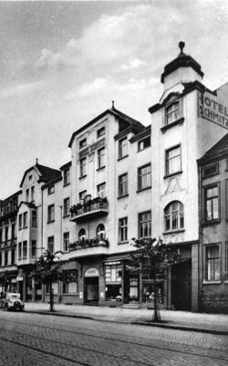 Hotel-Schmitz-Bahnhofstraße 120 um 1920.jpg