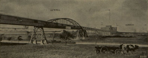 Die Gegenrichtung mit den Überquerungen des Kanals (vorn) und der Emscher (dahinter). "Aus 79 Brückenfeldern mit Einzellängen zwischen 25 und 65 m setzt sich diese 2,4 km lange Förderbrücke zusammen"