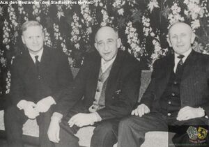 Isi Geitheim (mitte) zu Besuch bei Freunden in Wanne-Eickel, 1964.jpg