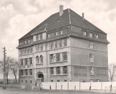 Katholische und evangelische Volksschule Vellwigstraße, 1950er-Jahre.jpg