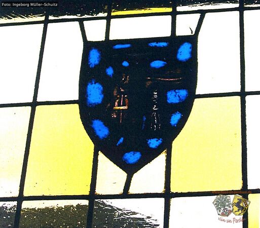 Fenster mit Zunftzeichen der Sattler.