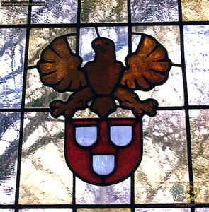 Fenster mit Zunftzeichen der Maler/Lackierer Innung.