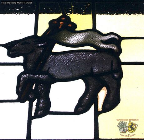 Fenster mit Zunftzeichen der Metzger.