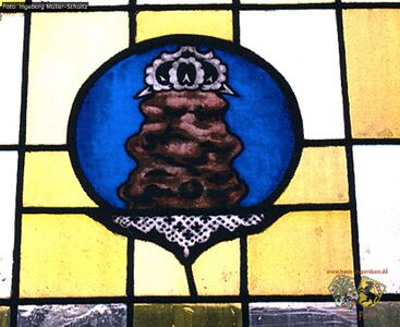 Fenster mit Zunftzeichen der Konditor Innung.