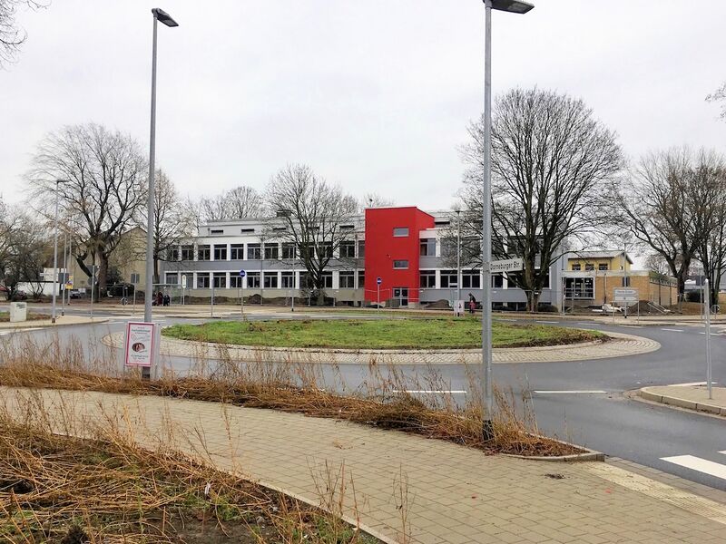 Datei:Kreisverkehr Bielefelder Straße Holsterhauser Straße Thorsten Schmidt 20200105.jpg