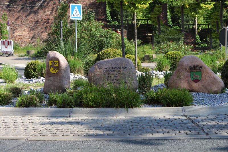Datei:Kreisverkehr Hammerschmidtstraße Wilhelmstraße 4 TS 20170514.jpg