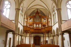 Kreuzkirche Innenraum Orgelempore Thorsten Schmidt 2018.jpg