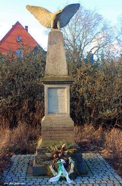Kriegerdenkmal-Holsterhausen-GB.jpg