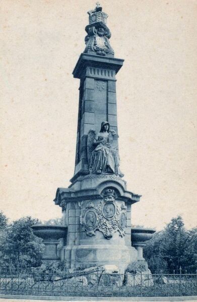 Datei:Kriegerdenkmal Kaiserbrunnen.jpg