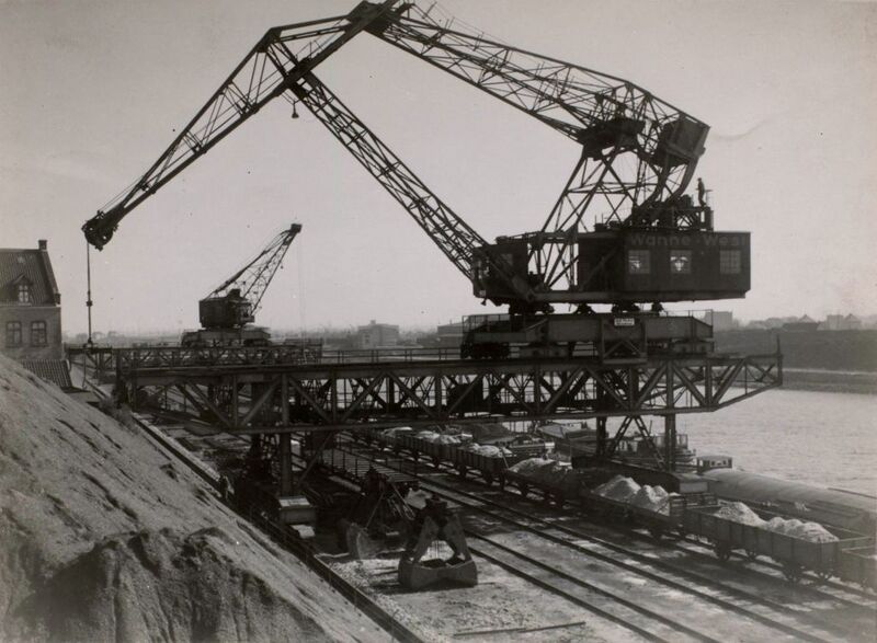 Datei:Krummer Hund II, 1950er Jahre.jpg