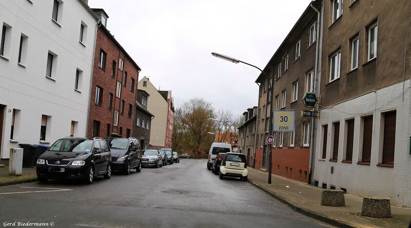 Datei:Kurze Strasse Gerd Biedermann 2016.jpeg