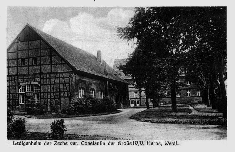 Datei:Ledigenheim-Constantin-Hof-Voss.jpg