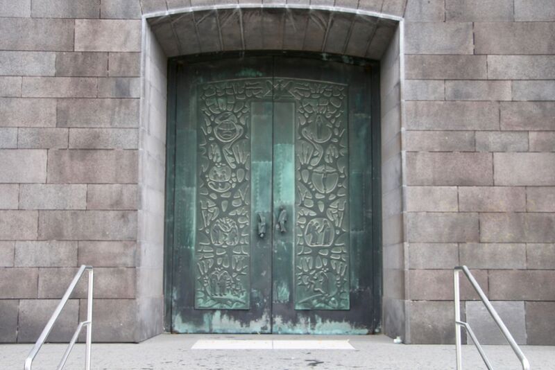 Datei:Marien Kirche Eingang 9970 Thorsten Schmidt 20170723.jpg