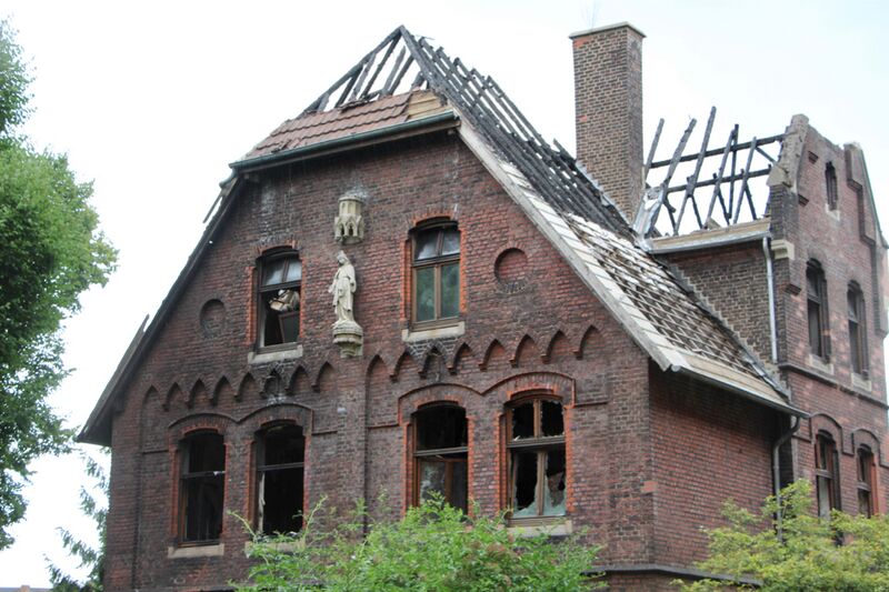 Datei:Marien Kirche Pfarrhaus 9981 Thorsten Schmidt 20170723.jpg