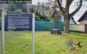 Pestkreuz Pestlinde und Hinweisschild Gerd Bidermann 20170205.jpg