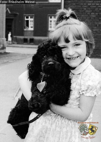 Datei:Petra mit Hund Friedhelm Wessel.jpg