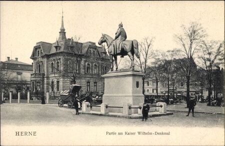 Schaeferstraße 9 - Denkmal-Neumarkt-1905.jpg