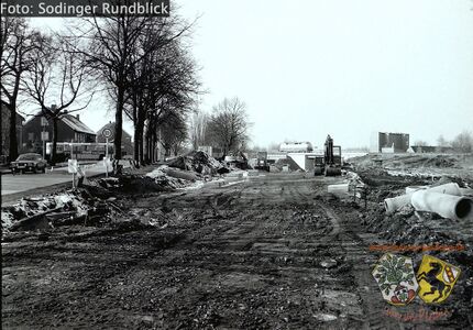 Neubau eines Teilstücks der Sodinger Straße (links ehemaliger Verlauf der Schadeburgstraße) [10]