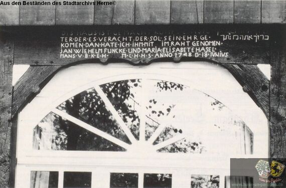 Torbalken mit hebräischer Inschrift in Alt-Crange