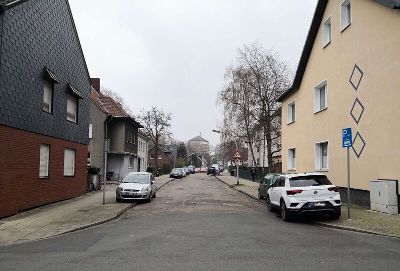 Datei:Von-Gluck-Straße-März2019.jpg