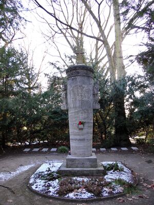 Waldfriedhof Gedenksäule 1917 Pluto 2129 20170122.jpg