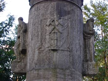 Rückseite der Gedenksäule der 1917 verunglückten Bergleute der Zeche Pluto [1]