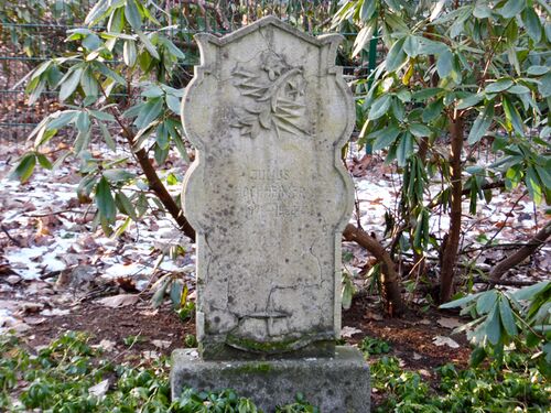 Grabstein auf dem jüdischen Teil [1]