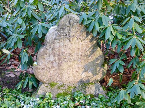 Grabstein auf dem jüdischen Teil [1]