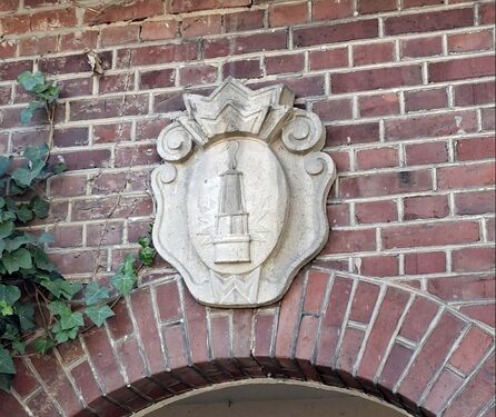 linkes Torhaus mit Kartusche Bergbau [1]