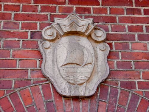 linkes Torhaus mit Kartusche Schifffahrt [6]