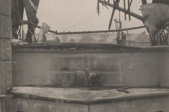 zerstörte Stadthalle, andere Ansicht